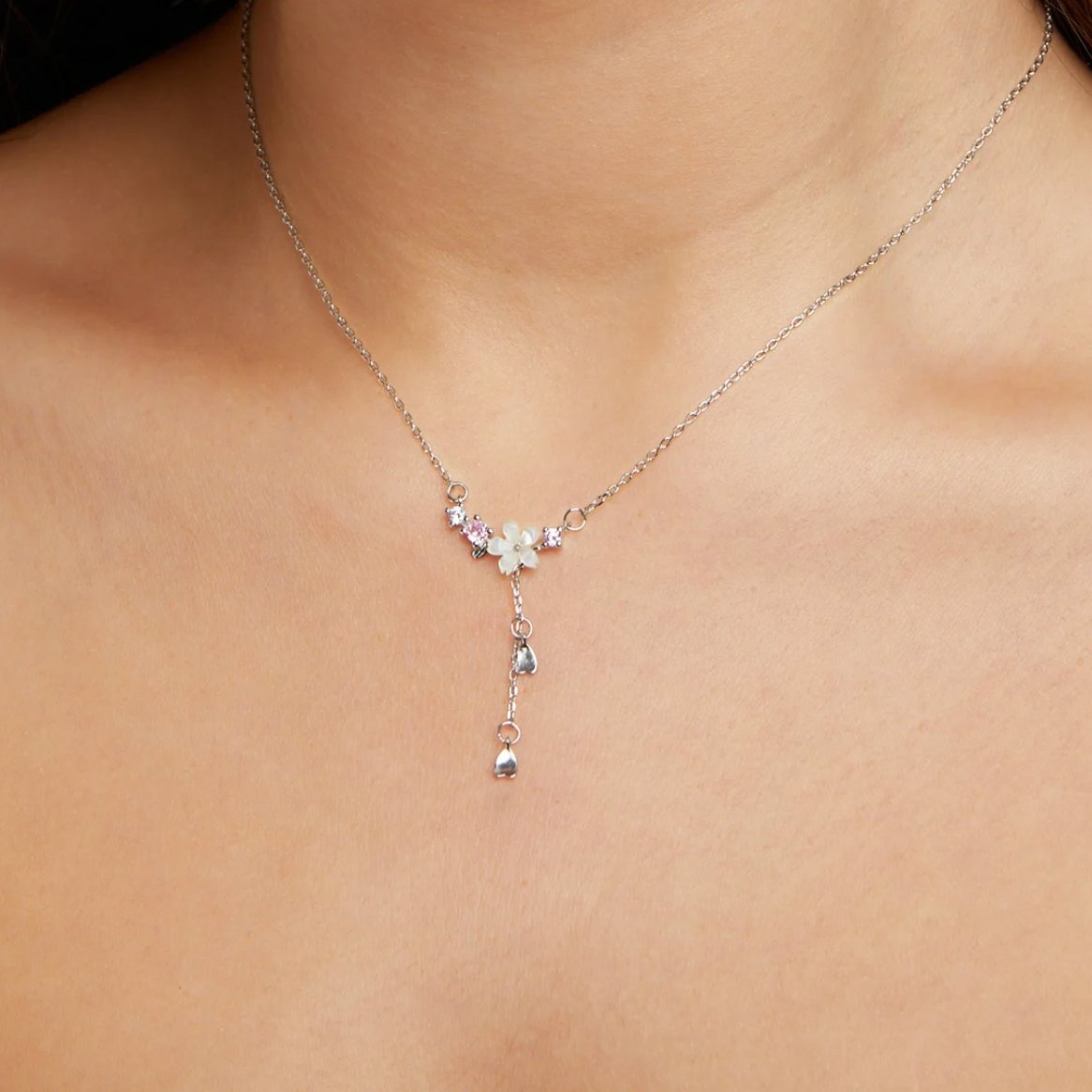 Collar de flores de cerezo
